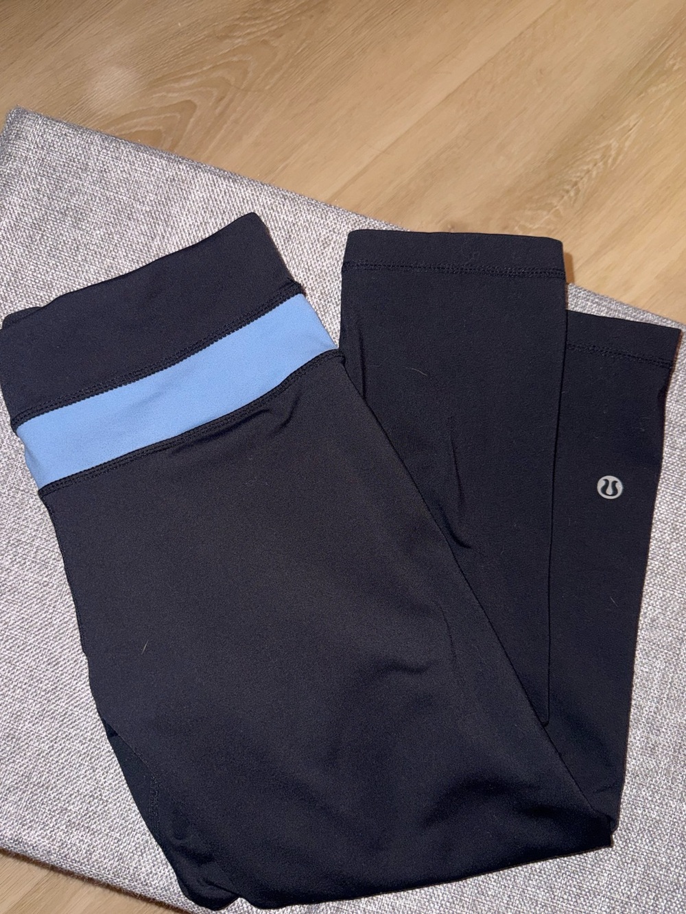 2000s Lululemon capri pant 6